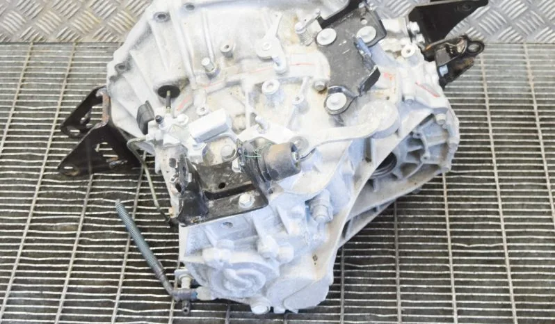 Toyota Auris manual gearbox 31115-05020 1.6 L lleno