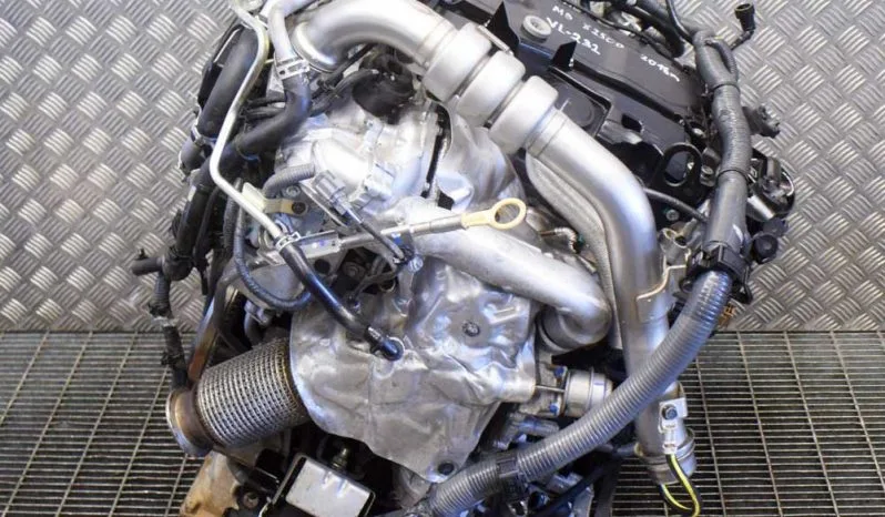 Mercedes-Benz X-Class engine YS23 140kW lleno