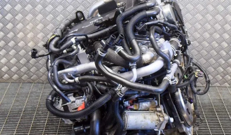 Mercedes-Benz X-Class engine YS23 140kW lleno