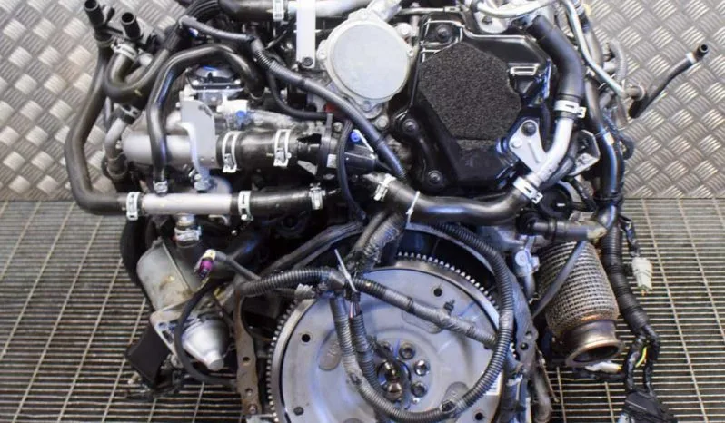 Mercedes-Benz X-Class engine YS23 140kW lleno