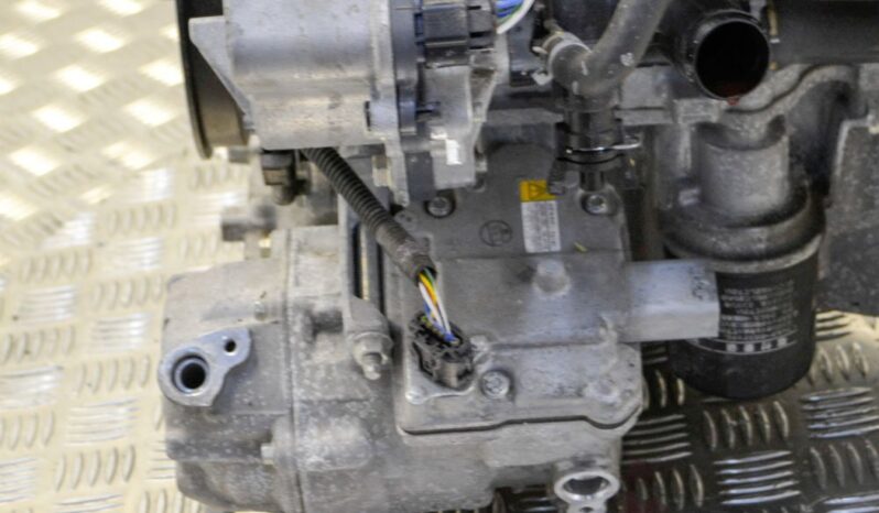 TOYOTA YARIS _P13_ used engine hatchback 54 kW lleno