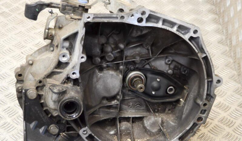 PEUGEOT 208 gearbox hatchback 60 kW full