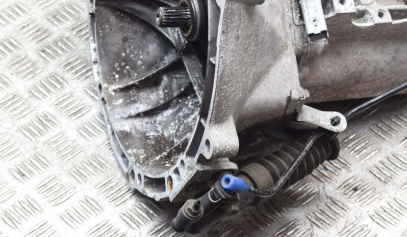 PEUGEOT 208 gearbox hatchback 60 kW lleno
