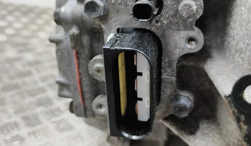 TOYOTA AURIS _E18_ gearbox 73 kW 2013 pieno