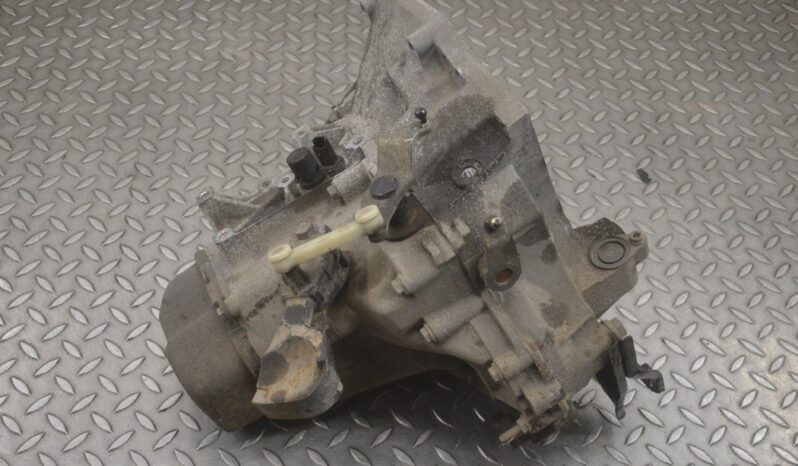 PEUGEOT 208 gearbox hatchback 60 kW lleno