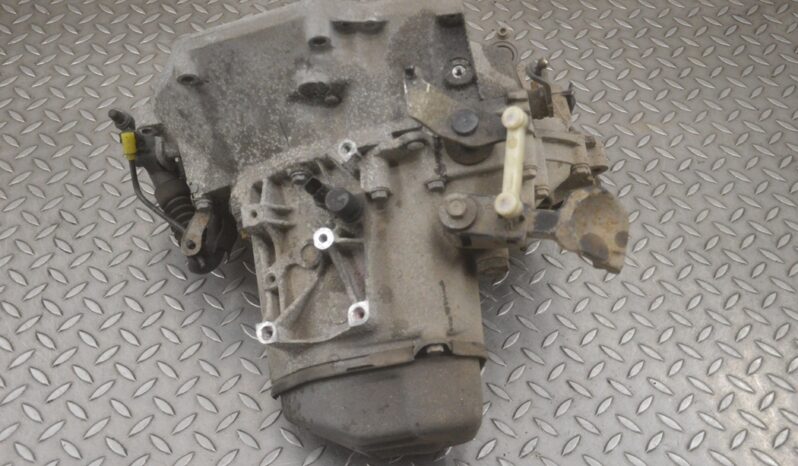 PEUGEOT 208 gearbox hatchback 60 kW lleno