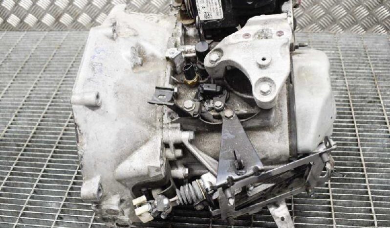 PEUGEOT 2008 gearbox 60 kW 2015 voll